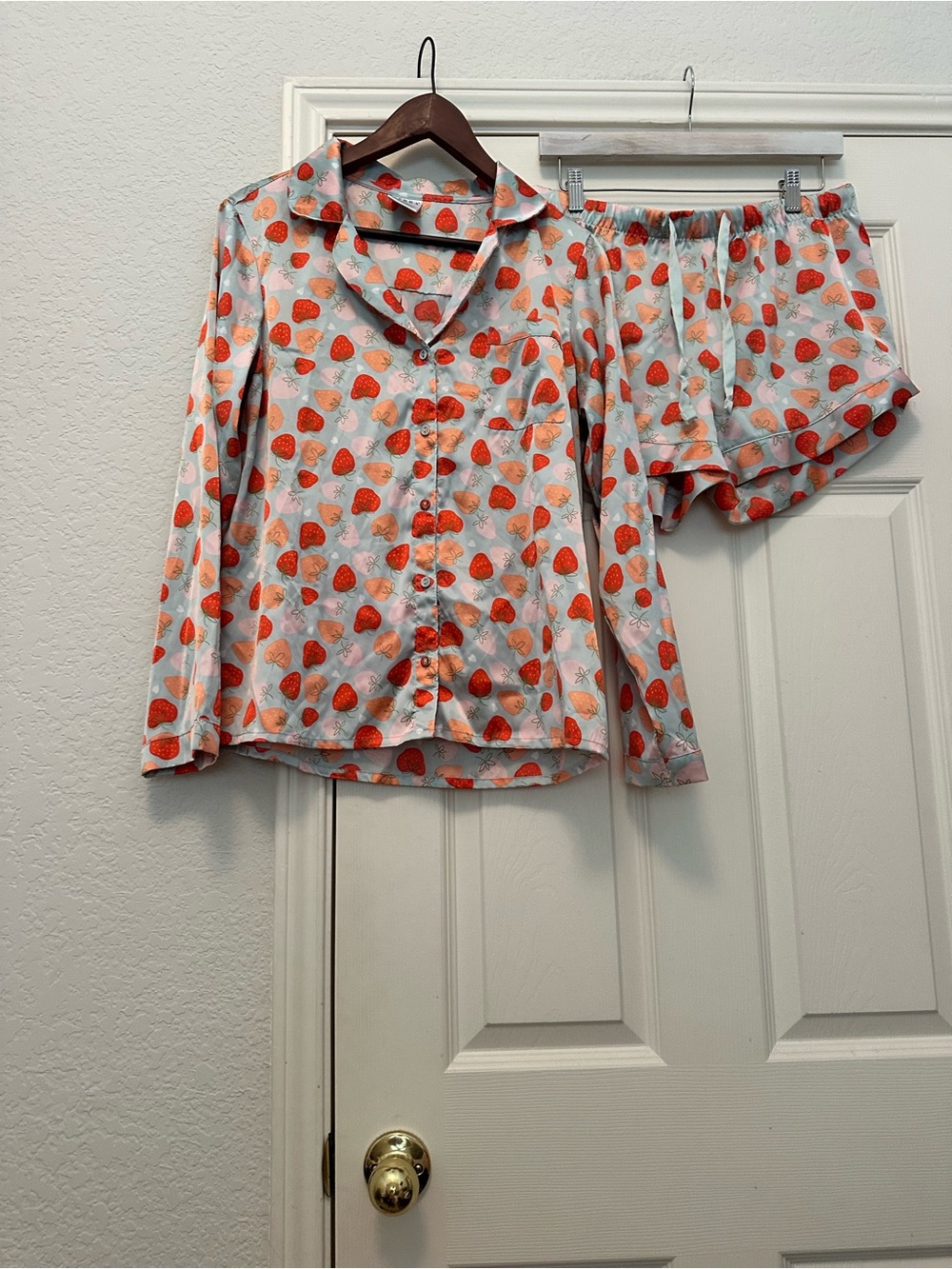 Serra Medium Silky Pajama Set –Strawberry pastels - Picture 4 of 13